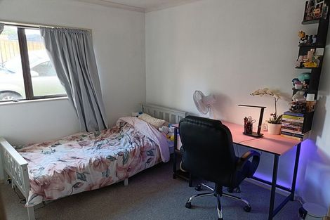 Photo of property in 70a Kayes Road, Pukekohe, 2120