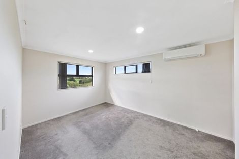 Photo of property in 103 Keri Vista Rise, Papakura, 2110