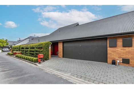 Photo of property in 2/35 Glenburn Place, Avonhead, Christchurch, 8042
