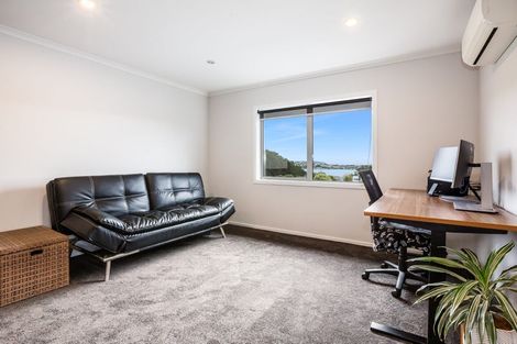 Photo of property in 17 Kepler Way, Aotea, Porirua, 5024