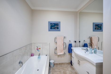 Photo of property in 18 Portland Place, Poraiti, Napier, 4112