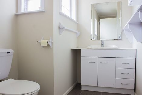 Photo of property in 572 Beach Road, Rothesay Bay, Auckland, 0630