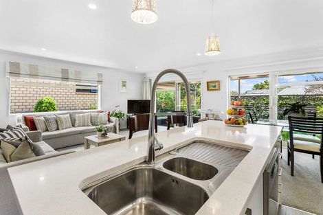 Photo of property in 10 Waitaha Close, Orewa, 0931