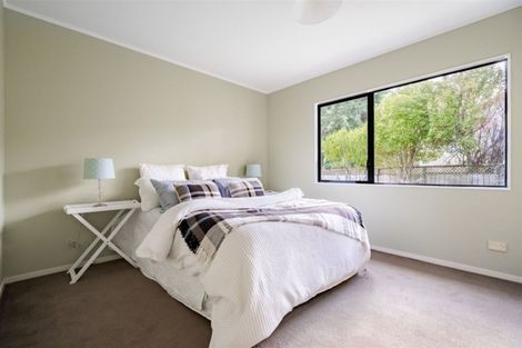 Photo of property in 10 Gillett Place, Botany Downs, Auckland, 2014