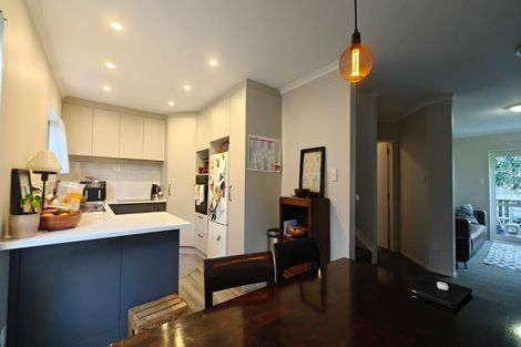 Photo of property in 9 Ryehill Close, New Lynn, Auckland, 0600