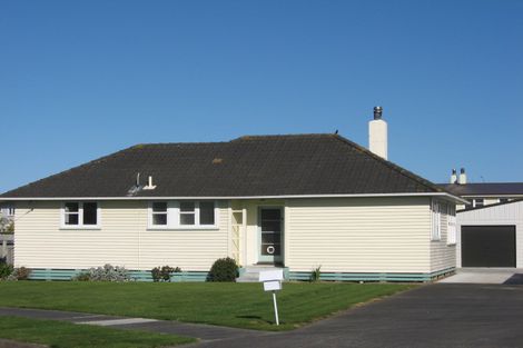 Photo of property in 15 Holland Crescent, Bulls, 4818