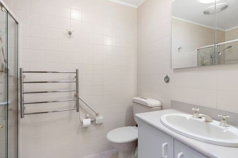 Photo of property in 63 Grosvenor Gardens, Flagstaff, Hamilton, 3210