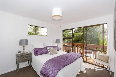 Photo of property in 35 Taipari Road, Te Atatu Peninsula, Auckland, 0610