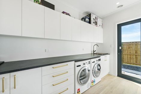 Photo of property in 67 Vaucluse Heights, Fitzherbert, Palmerston North, 4410