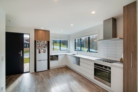 Photo of property in 28 Hayes Creek Road, Lake Hayes Estate, Queenstown, 9304