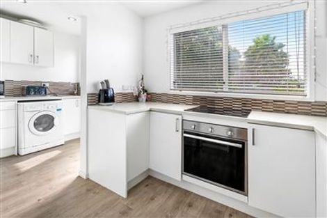 Photo of property in 11 Cottam Grove, Northcross, Auckland, 0632