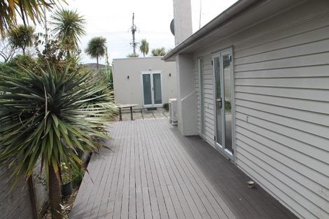 Photo of property in 92 Shakespeare Road, Milford, Auckland, 0620