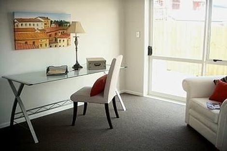 Photo of property in 9 Loughros Place, Pinehill, Auckland, 0632