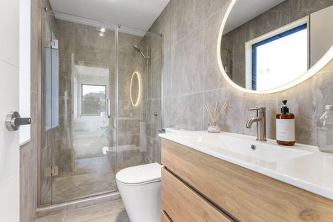 Photo of property in 16b Meadway, Sunnyhills, Auckland, 2010
