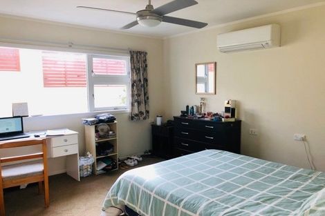 Photo of property in 117a Carlisle Road, Northcross, Auckland, 0632