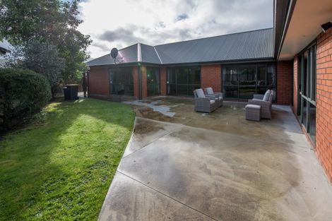 Photo of property in 3 Thicket Close, Redwood, Christchurch, 8051