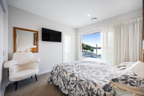 Photo of property in 63 Milford Road, Milford, Auckland, 0620