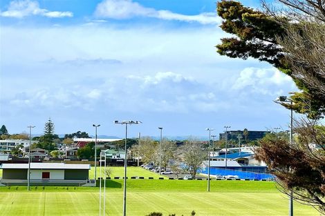 Photo of property in 2/160 Stapleford Crescent, Browns Bay, Auckland, 0630