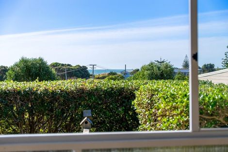 Photo of property in 49 William Street, Waikanae Beach, Waikanae, 5036