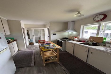 Photo of property in 6 Hereford Street, Te Atatu Peninsula, Auckland, 0610