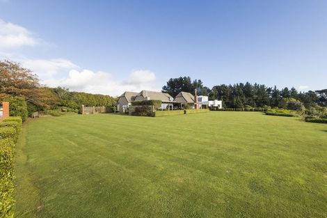 Photo of property in 38 Titirangi Drive, Fitzherbert, Palmerston North, 4471