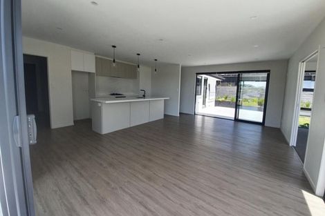 Photo of property in 2 Western Rise, Hurworth, New Plymouth, 4310