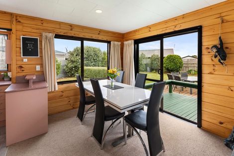 Photo of property in 1 Albert Street, Hawera, 4610