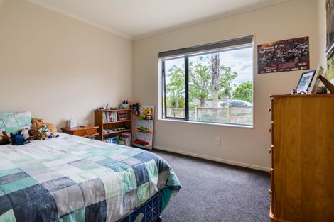 Photo of property in 22 Pyrite Street, Westgate, Auckland, 0614