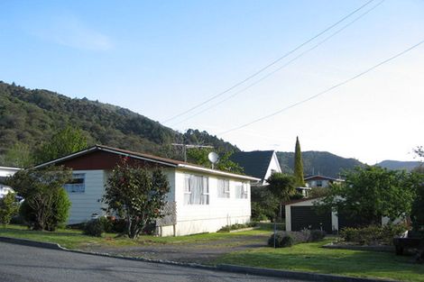Photo of property in 9 Sussex Street, Picton, 7220