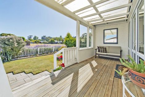 Photo of property in 25 Cross Street, Waikuku Beach, 7473