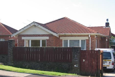 Photo of property in 1/1 Riverview Road, New Lynn, Auckland, 0600