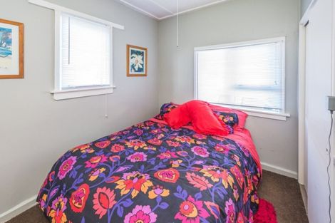 Photo of property in 1 Kamahi Street, Castlecliff, Whanganui, 4501