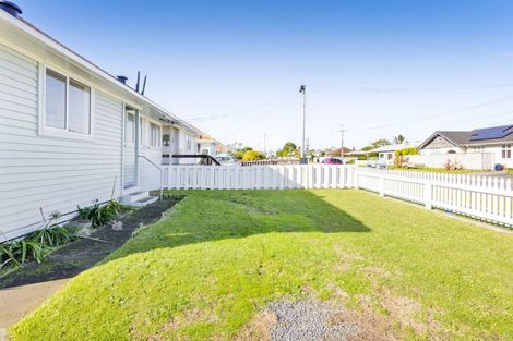 Photo of property in 78 Omata Road, Marfell, New Plymouth, 4310