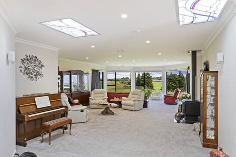 Photo of property in 1179 Devon Road, Bell Block, New Plymouth, 4373