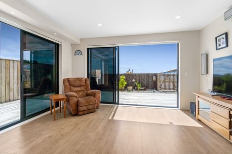 Photo of property in 11 Sunnyheights Road, Orewa, 0931