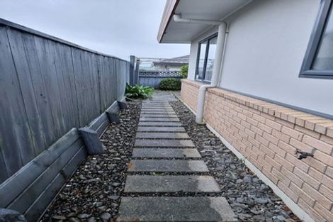 Photo of property in 3/520 Don Buck Road, Westgate, Auckland, 0614