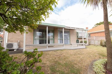 Photo of property in 1/30 Uxbridge Road, Mellons Bay, Auckland, 2014