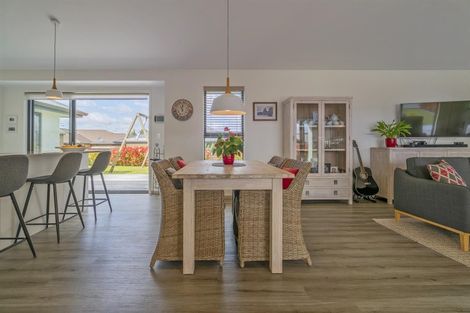 Photo of property in 4 Topping Place, Whitianga, 3510