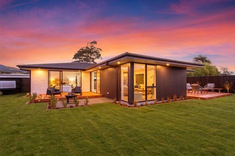 Photo of property in 92 Leistrella Road, Hoon Hay, Christchurch, 8025