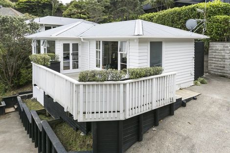 Photo of property in 16 Alexandra Road, Roseneath, Wellington, 6021