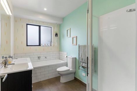 Photo of property in 19 Kahika Grove, Huapai, Kumeu, 0810