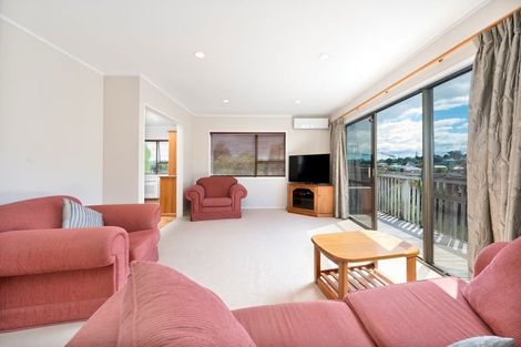 Photo of property in 34 Catalina Crescent, Forrest Hill, Auckland, 0620