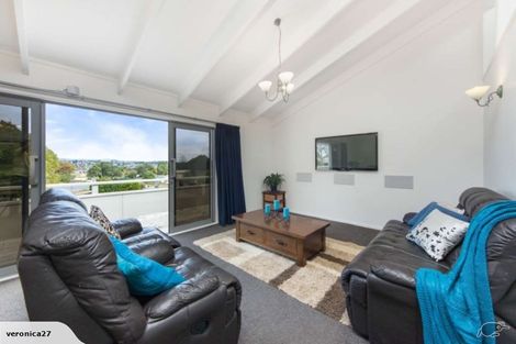 Photo of property in 14 Woodhouse Place, West Harbour, Auckland, 0618