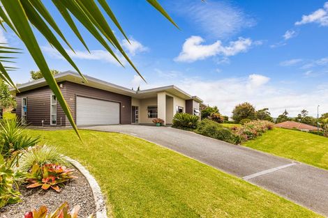 Photo of property in 1 Gavinike Place, Waimauku, 0812