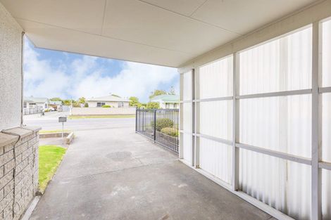 Photo of property in 2/70 Meeanee Road, Taradale, Napier, 4112