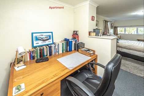 Photo of property in 20 Great North Road, Saint Johns Hill, Whanganui, 4500