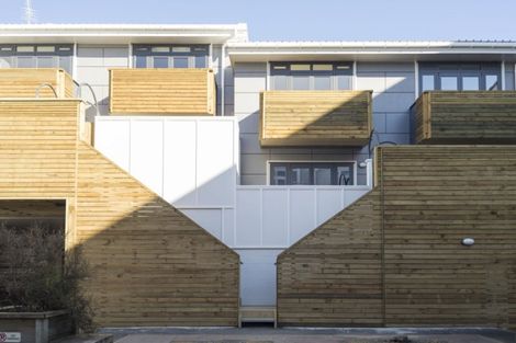 Photo of property in Pirie Street Townhouses, 1/35 Pirie Street, Mount Victoria, Wellington, 6011