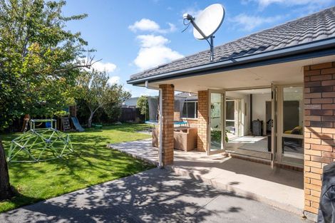 Photo of property in 21 Linkwater Way, Parklands, Christchurch, 8083