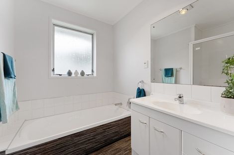 Photo of property in 39 Maratahu Street, Westown, New Plymouth, 4310