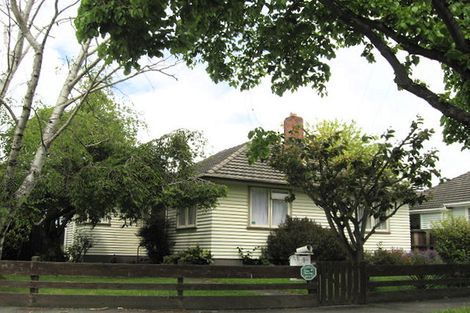 Photo of property in 27 Hooker Avenue, Bryndwr, Christchurch, 8053